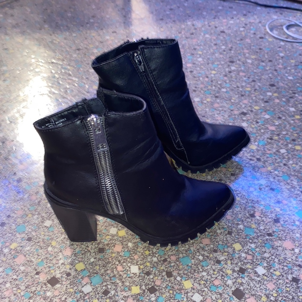 WMNS BLACK HEELED BOOTIES
